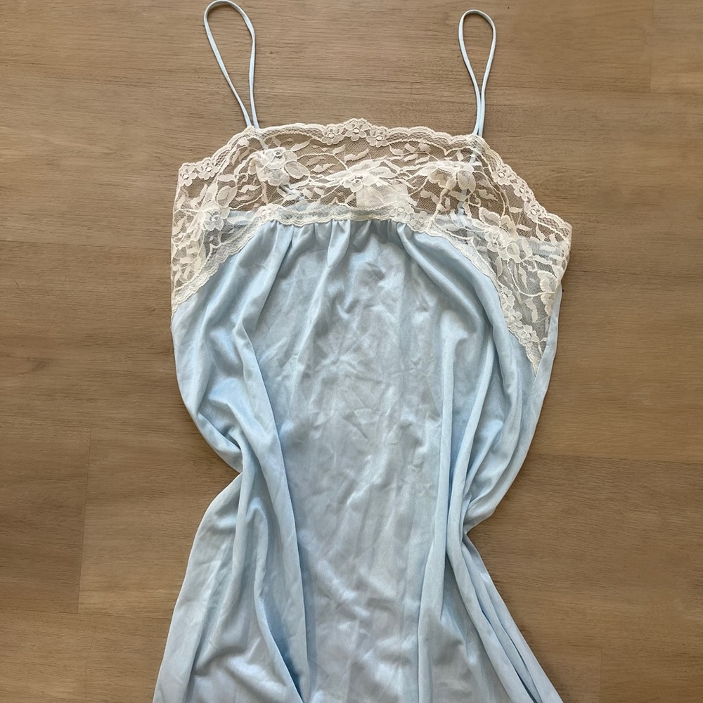 Vintage 1980s Lace Trim Light Blue Chemise